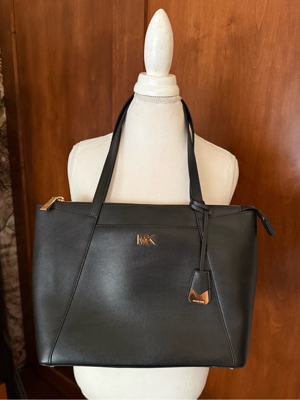 ⚜️ MICHAEL KORS BLACK SAFFIANO TOTE BAG GOLD MK LOGO & CHARM ⚜️
